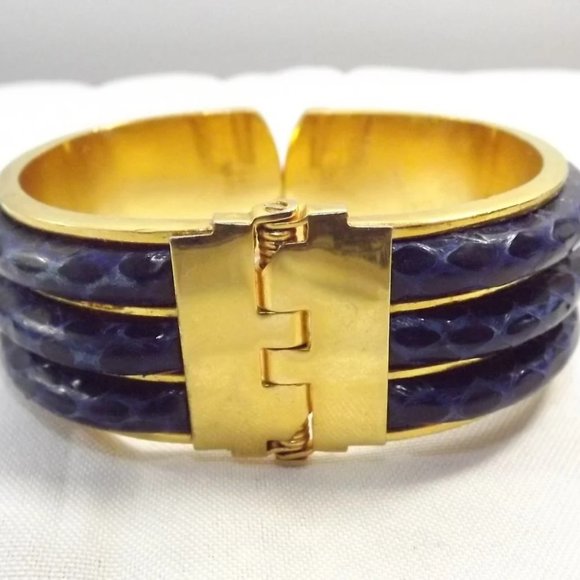 Vintage Faux Reptile Skin, Wide Cuff, Hinged Brass Bracelet - Picture 3 of 10